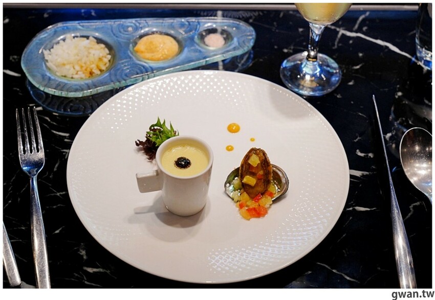 夏慕尼台中大隆店重新開幕,推出視覺系火焰肋眼,期間限定法式夢幻套餐又來了!