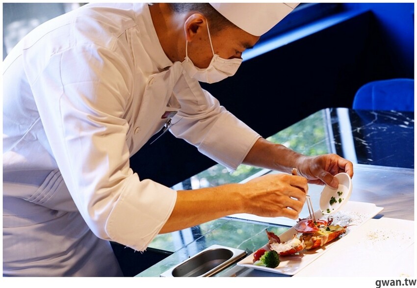 夏慕尼台中大隆店重新開幕,推出視覺系火焰肋眼,期間限定法式夢幻套餐又來了!