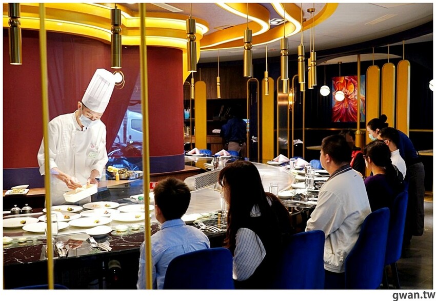 夏慕尼台中大隆店重新開幕,推出視覺系火焰肋眼,期間限定法式夢幻套餐又來了!