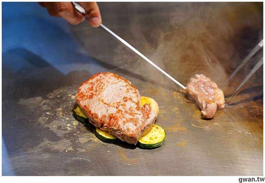 夏慕尼台中大隆店重新開幕,推出視覺系火焰肋眼,期間限定法式夢幻套餐又來了!