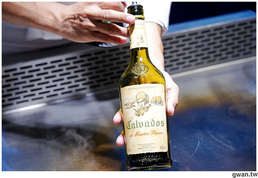 夏慕尼台中大隆店重新開幕,推出視覺系火焰肋眼,期間限定法式夢幻套餐又來了!