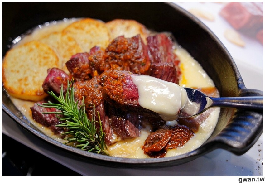 夏慕尼台中大隆店重新開幕,推出視覺系火焰肋眼,期間限定法式夢幻套餐又來了!