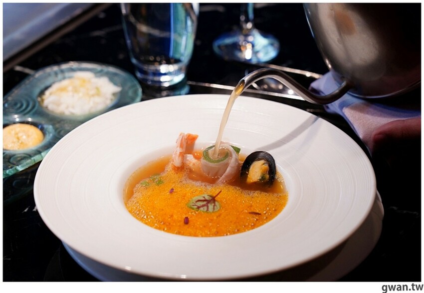 夏慕尼台中大隆店重新開幕,推出視覺系火焰肋眼,期間限定法式夢幻套餐又來了!