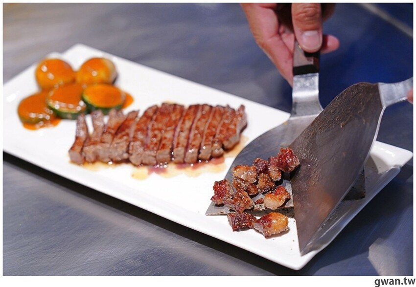 夏慕尼台中大隆店重新開幕,推出視覺系火焰肋眼,期間限定法式夢幻套餐又來了!