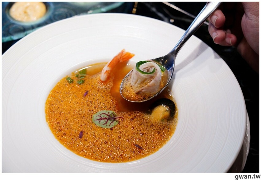 夏慕尼台中大隆店重新開幕,推出視覺系火焰肋眼,期間限定法式夢幻套餐又來了!