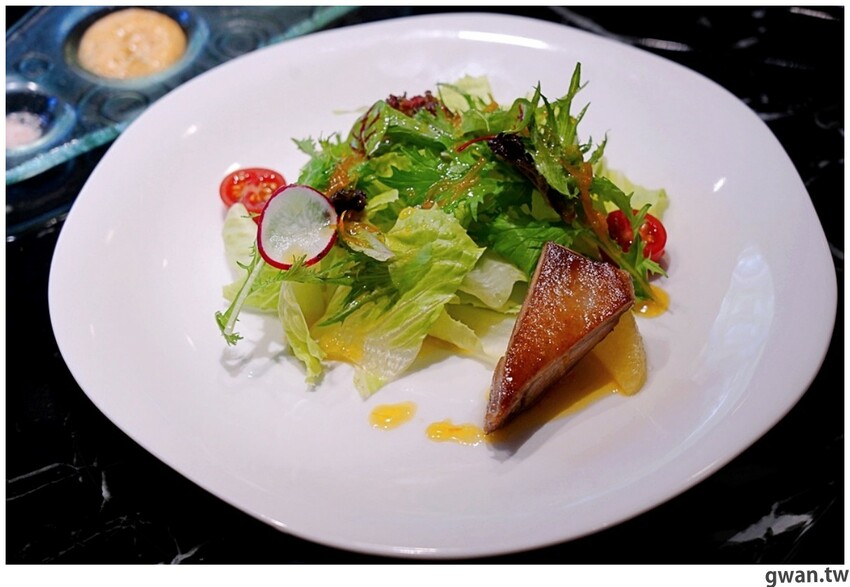 夏慕尼台中大隆店重新開幕,推出視覺系火焰肋眼,期間限定法式夢幻套餐又來了!