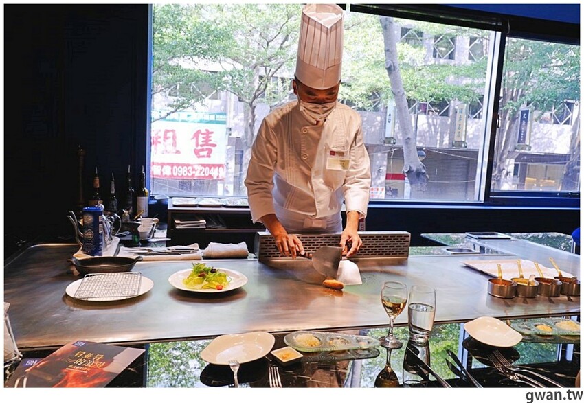 夏慕尼台中大隆店重新開幕,推出視覺系火焰肋眼,期間限定法式夢幻套餐又來了!