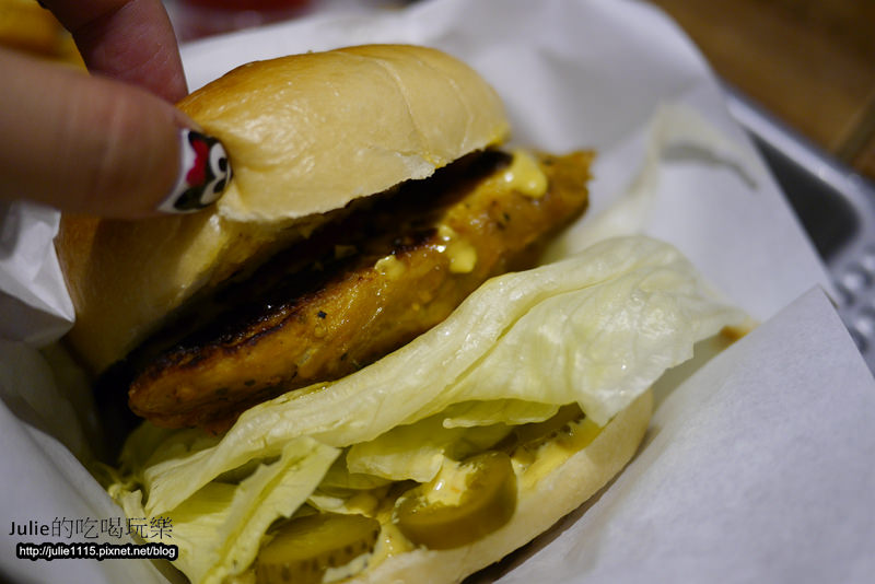 板橋早午餐●Bügel Bagel Coffee新板壹號店(輕食、下午茶、貝果餐)(板橋站、府中站)(近板橋遠百)