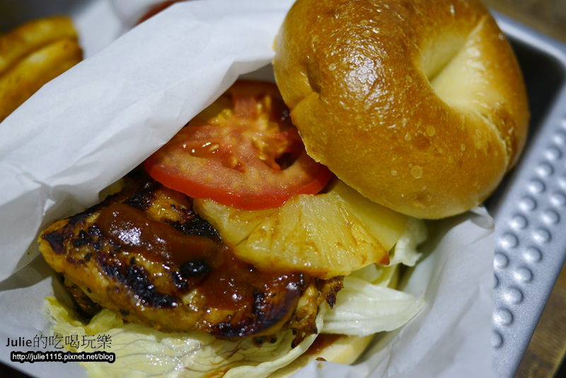 板橋早午餐●Bügel Bagel Coffee新板壹號店(輕食、下午茶、貝果餐)(板橋站、府中站)(近板橋遠百)