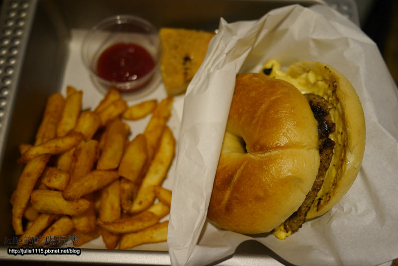 板橋早午餐●Bügel Bagel Coffee新板壹號店(輕食、下午茶、貝果餐)(板橋站、府中站)(近板橋遠百)