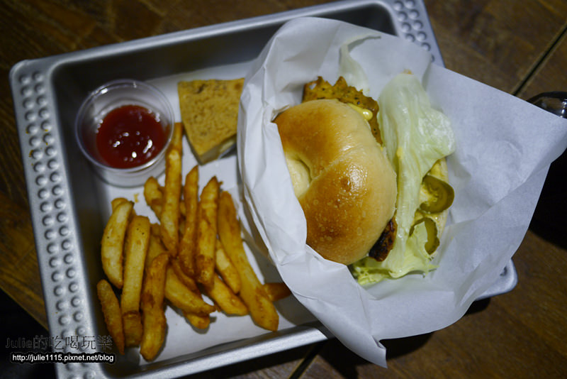 板橋早午餐●Bügel Bagel Coffee新板壹號店(輕食、下午茶、貝果餐)(板橋站、府中站)(近板橋遠百)