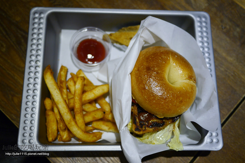 板橋早午餐●Bügel Bagel Coffee新板壹號店(輕食、下午茶、貝果餐)(板橋站、府中站)(近板橋遠百)