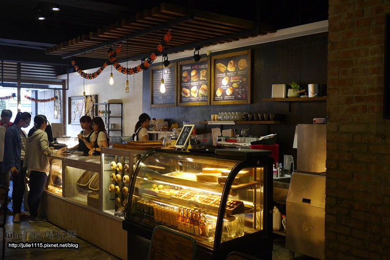 板橋早午餐●Bügel Bagel Coffee新板壹號店(輕食、下午茶、貝果餐)(板橋站、府中站)(近板橋遠百)