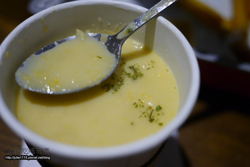 板橋早午餐●Bügel Bagel Coffee新板壹號店(輕食、下午茶、貝果餐)(板橋站、府中站)(近板橋遠百)