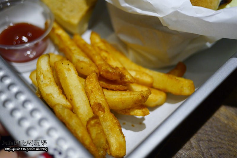 板橋早午餐●Bügel Bagel Coffee新板壹號店(輕食、下午茶、貝果餐)(板橋站、府中站)(近板橋遠百)