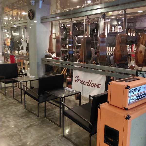 Input Music音鋪:【台北市大安區 / 下午茶 / 咖啡廳 / 樂器行】三訪Input Music音鋪~~有咖啡香的樂器行