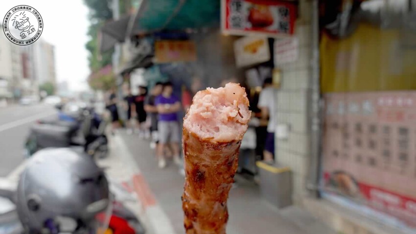 台北市中正區【 台北香腸 】台北必吃香腸連外國遊客回國都會想念的美味，有炭烤香有酒香還會爆汁的香腸誰能不愛．黃家香