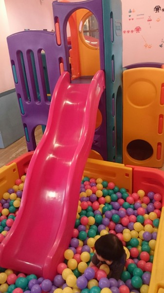 瑪莉桃桃親子餐廳(原Baby Coffee 瑪莉桃桃):高雄~瑪莉桃桃親子餐廳~可愛的胡桃鉗娃娃~車車造型兒童餐~