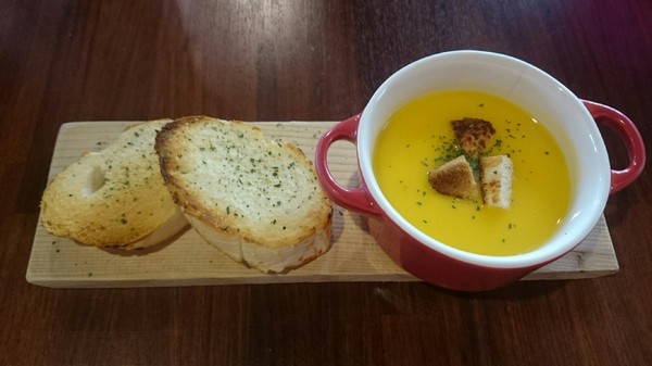 瑪莉桃桃親子餐廳(原Baby Coffee 瑪莉桃桃):高雄~瑪莉桃桃親子餐廳~可愛的胡桃鉗娃娃~車車造型兒童餐~