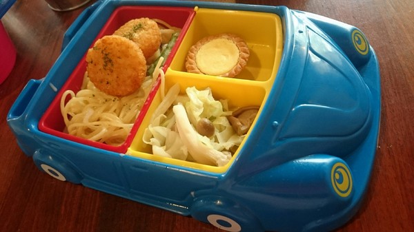 瑪莉桃桃親子餐廳(原Baby Coffee 瑪莉桃桃):高雄~瑪莉桃桃親子餐廳~可愛的胡桃鉗娃娃~車車造型兒童餐~