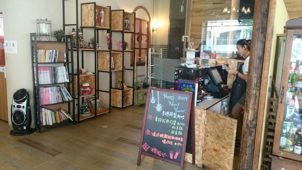 瑪莉桃桃親子餐廳(原Baby Coffee 瑪莉桃桃):高雄~瑪莉桃桃親子餐廳~可愛的胡桃鉗娃娃~車車造型兒童餐~