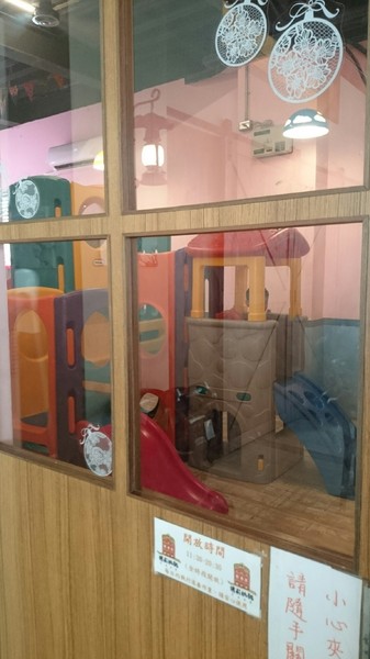 瑪莉桃桃親子餐廳(原Baby Coffee 瑪莉桃桃):高雄~瑪莉桃桃親子餐廳~可愛的胡桃鉗娃娃~車車造型兒童餐~