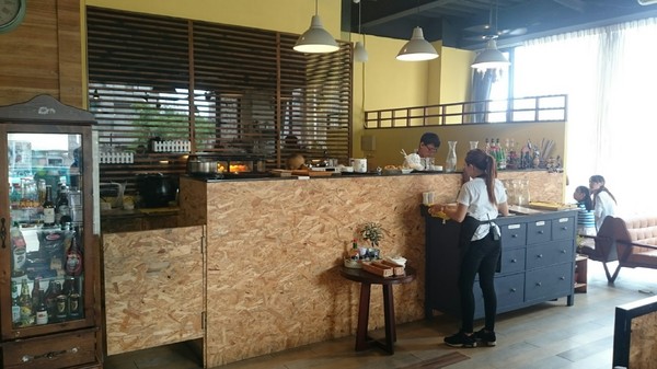 瑪莉桃桃親子餐廳(原Baby Coffee 瑪莉桃桃):高雄~瑪莉桃桃親子餐廳~可愛的胡桃鉗娃娃~車車造型兒童餐~