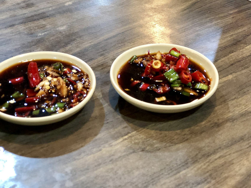 [台北大安] 216巷美食東區平價快炒每道菜都超下飯 / 蒜泥白肉 / 五更腸旺 / 永恆十年的好味道 / 外國旅客也愛吃