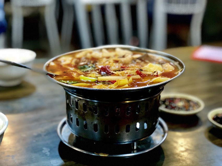 [台北大安] 216巷美食東區平價快炒每道菜都超下飯 / 蒜泥白肉 / 五更腸旺 / 永恆十年的好味道 / 外國旅客也愛吃