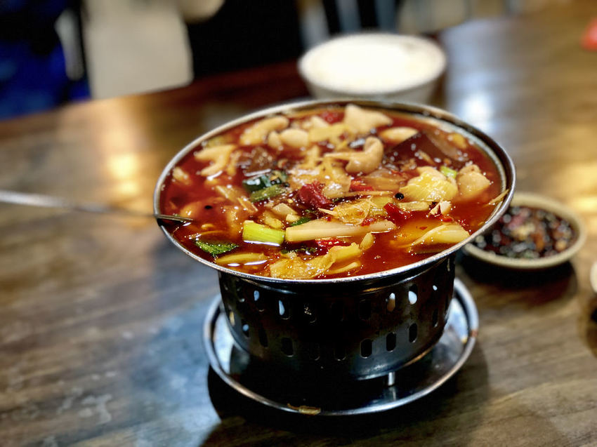 [台北大安] 216巷美食東區平價快炒每道菜都超下飯 / 蒜泥白肉 / 五更腸旺 / 永恆十年的好味道 / 外國旅客也愛吃