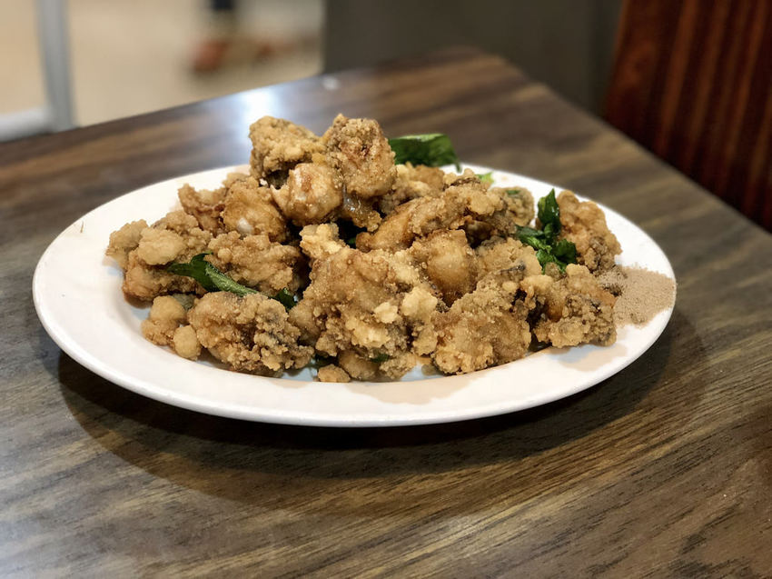 [台北大安] 216巷美食東區平價快炒每道菜都超下飯 / 蒜泥白肉 / 五更腸旺 / 永恆十年的好味道 / 外國旅客也愛吃