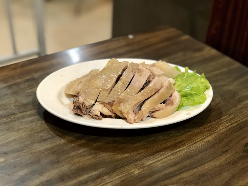 [台北大安] 216巷美食東區平價快炒每道菜都超下飯 / 蒜泥白肉 / 五更腸旺 / 永恆十年的好味道 / 外國旅客也愛吃