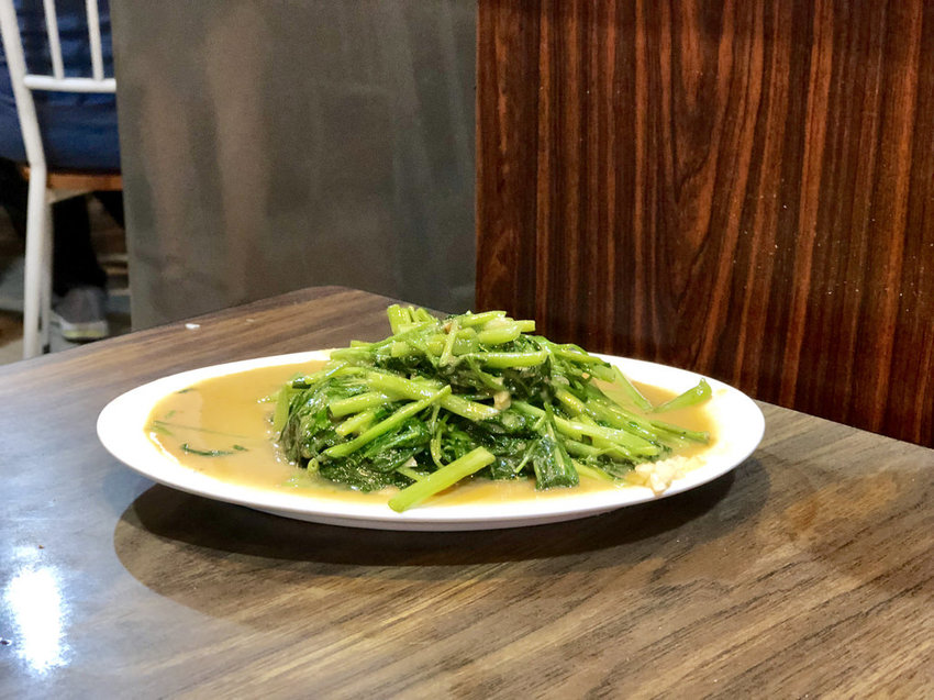 [台北大安] 216巷美食東區平價快炒每道菜都超下飯 / 蒜泥白肉 / 五更腸旺 / 永恆十年的好味道 / 外國旅客也愛吃