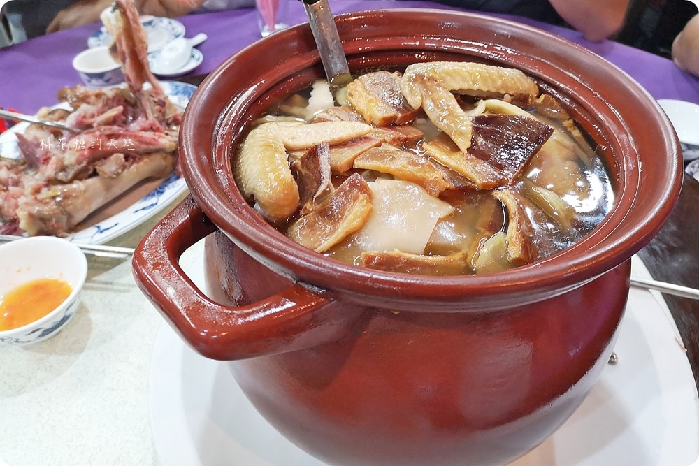 台北大安巷子裡的四十年老店-翠滿園,招牌豬腳必點太驚豔啦!