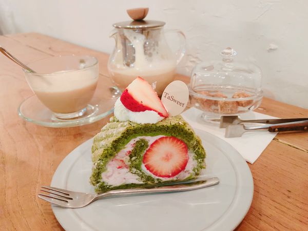 捷運國父紀念館站✿TASWEET手作燒菓子✿晚來就吃不到的利害蛋糕捲! 喜歡蛋糕捲的Q棉口感~