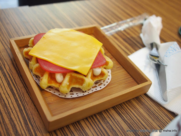 烤香Oven Coffee：【食記】新竹Oven Coffee 烤香咖啡竹北勝利店@竹北 : 平價美味的咖啡與比利時烈日鬆餅,口味水準比台中店高喔!