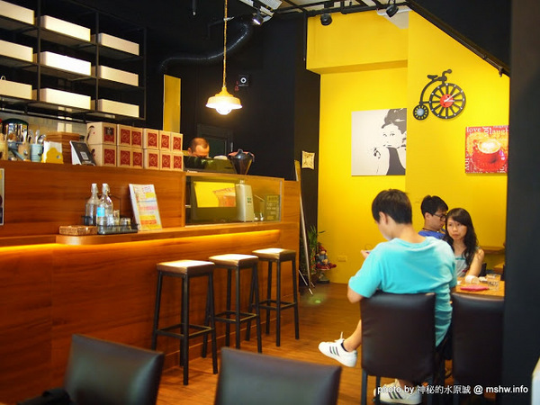 烤香Oven Coffee：【食記】新竹Oven Coffee 烤香咖啡竹北勝利店@竹北 : 平價美味的咖啡與比利時烈日鬆餅,口味水準比台中店高喔!