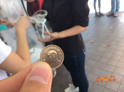 (文末好康!!!)[台電大樓] 輕盈鮮奶油、美味飛上天，愛心價一元 の 北海道極生乳捲~Love Color Code