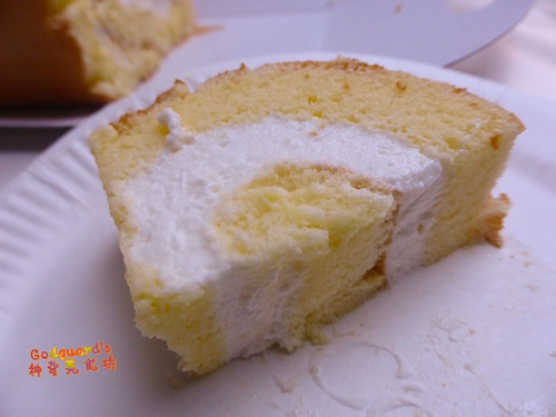 (文末好康!!!)[台電大樓] 輕盈鮮奶油、美味飛上天，愛心價一元 の 北海道極生乳捲~Love Color Code