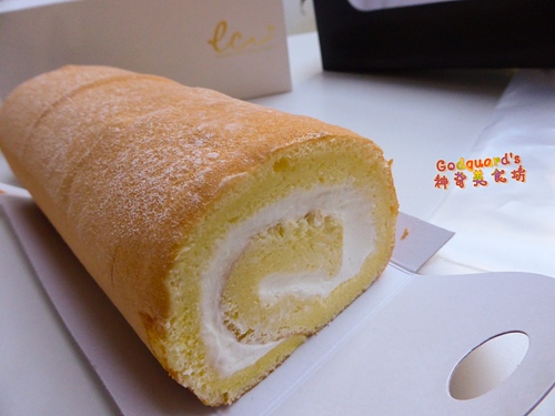 (文末好康!!!)[台電大樓] 輕盈鮮奶油、美味飛上天，愛心價一元 の 北海道極生乳捲~Love Color Code