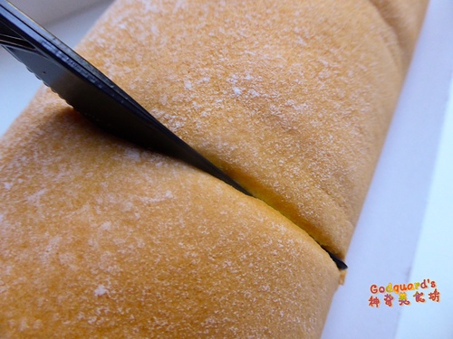 (文末好康!!!)[台電大樓] 輕盈鮮奶油、美味飛上天，愛心價一元 の 北海道極生乳捲~Love Color Code