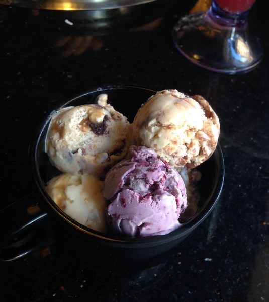 馬辣頂級麻辣鴛鴦火鍋(復興店)：馬辣頂級麻辣鴛鴦火鍋(復興店)♥ 吃到飽火鍋 ♥ 哈根達絲16種口味吃到飽