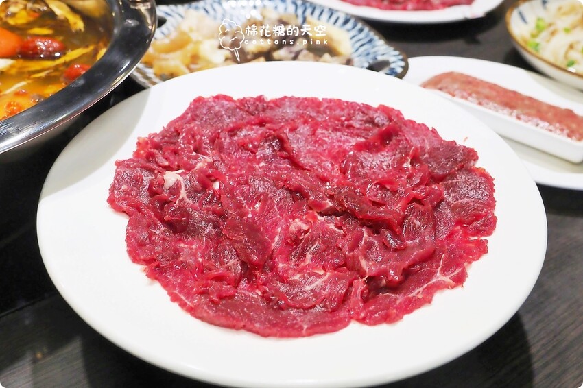 台中火鍋這裡也吃得到溫體牛! 牛老總五權店雙人套餐超划算 - 棉花糖的天空