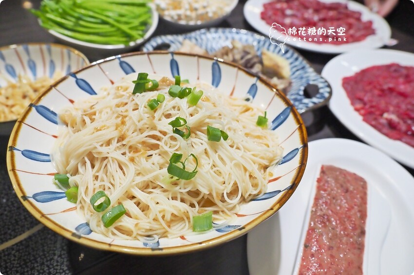 台中火鍋這裡也吃得到溫體牛! 牛老總五權店雙人套餐超划算 - 棉花糖的天空