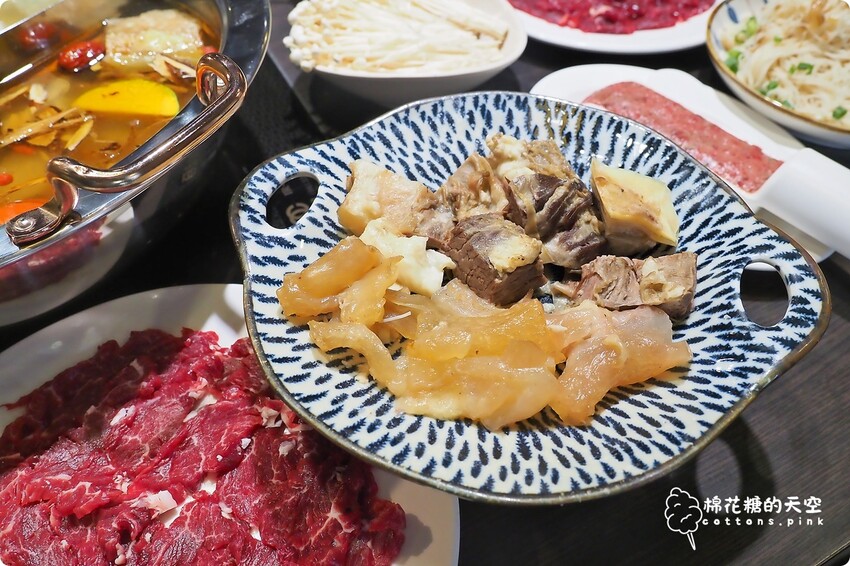 台中火鍋這裡也吃得到溫體牛! 牛老總五權店雙人套餐超划算 - 棉花糖的天空