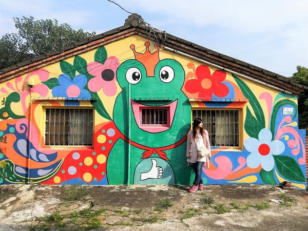 北崙青蛙彩繪村：【嘉義新港景點】北崙青蛙彩繪村~以青蛙為主的彩繪村 卡通大集合 皮卡妹柑仔店