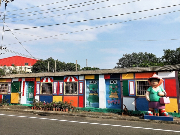 北崙青蛙彩繪村：【嘉義新港景點】北崙青蛙彩繪村~以青蛙為主的彩繪村 卡通大集合 皮卡妹柑仔店