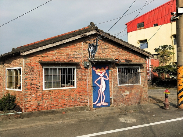 北崙青蛙彩繪村：【嘉義新港景點】北崙青蛙彩繪村~以青蛙為主的彩繪村 卡通大集合 皮卡妹柑仔店