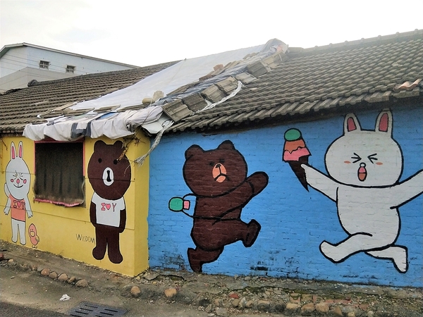 北崙青蛙彩繪村：【嘉義新港景點】北崙青蛙彩繪村~以青蛙為主的彩繪村 卡通大集合 皮卡妹柑仔店