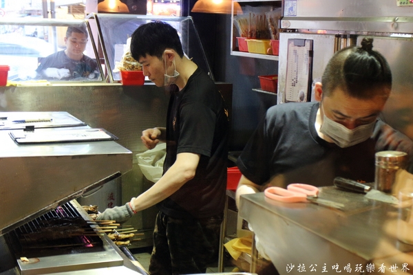 柒串燒屋：台北美食平價串燒『柒-串燒屋(長安店)』長安東路宵夜/專人燒烤/烤功一流.服務佳